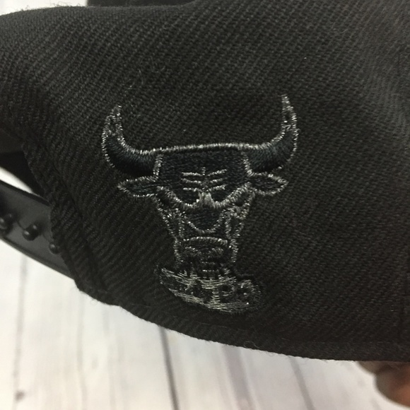 SOLD! NEW ERA Chicago Bulls Snapback Hat - Picture 5 of 8